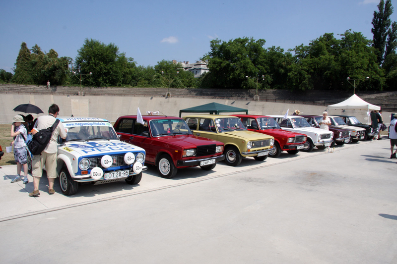 Illustration for article titled Classic Car Ownership Is Made Greater By The People Around You